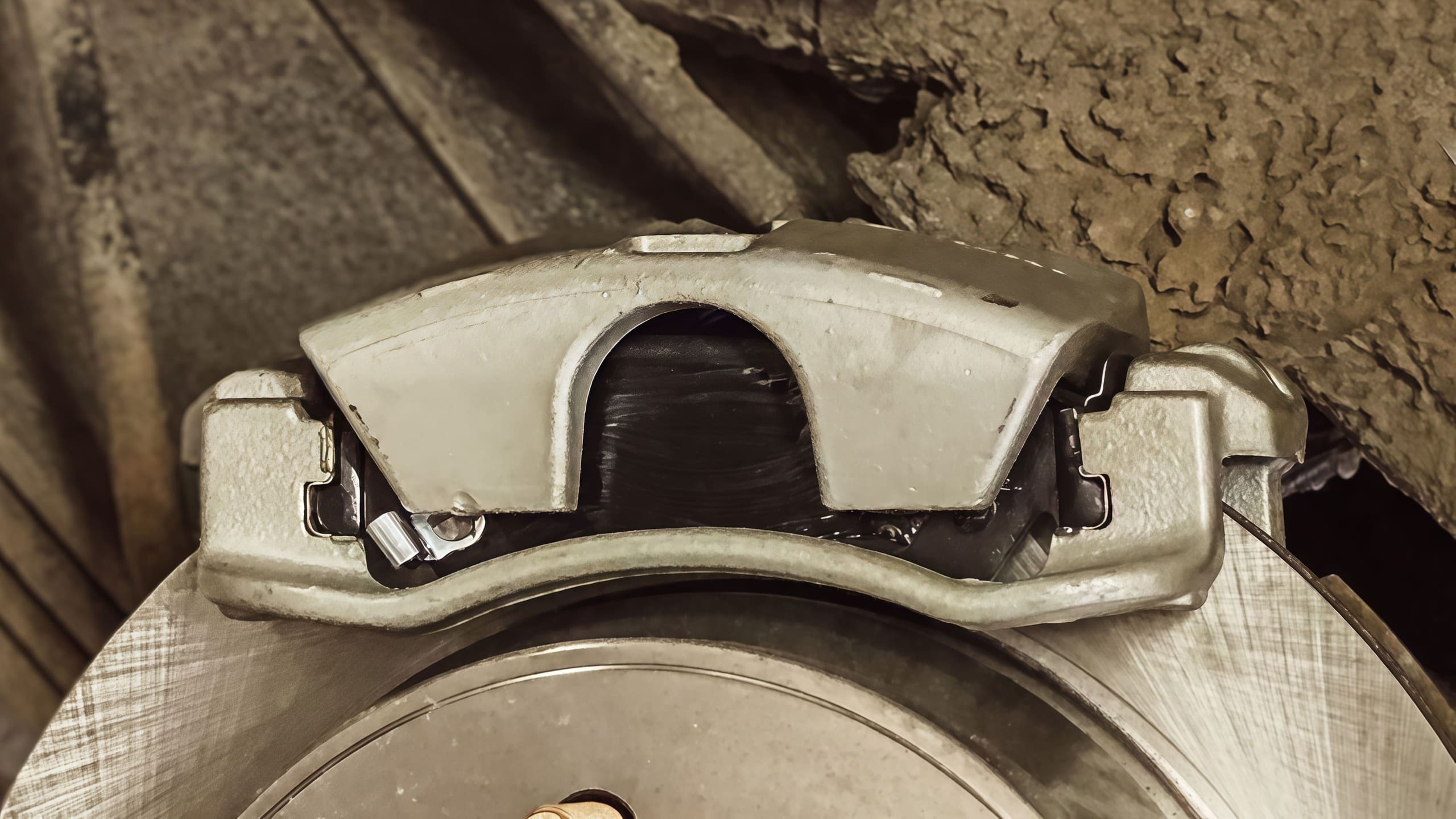 Почему клинит суппорт