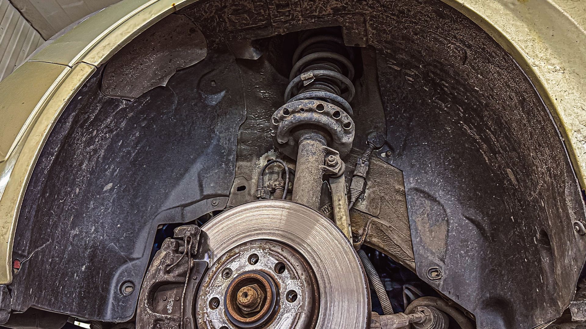 Замена подкрылков на автомобиле