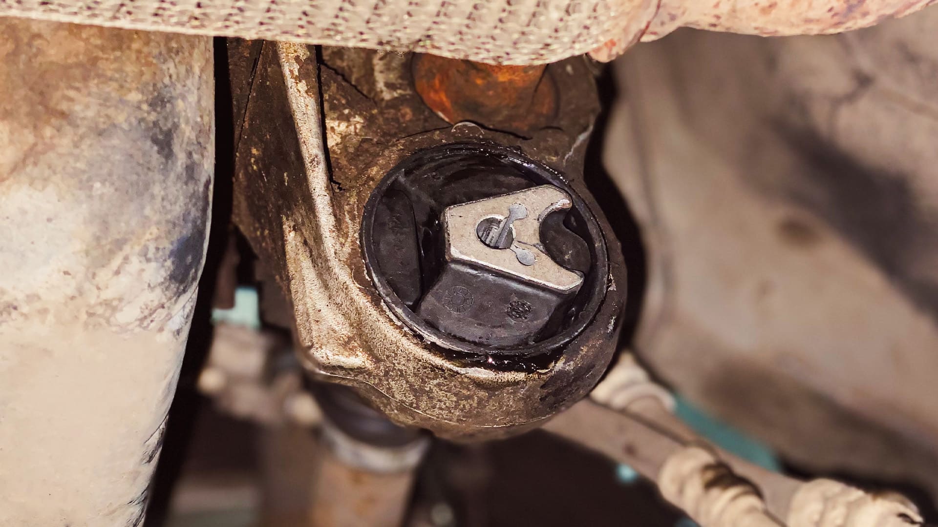 Заміна нижньої подушки двигуна ціна